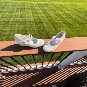 Kids White Floral Mary Jane Shoes